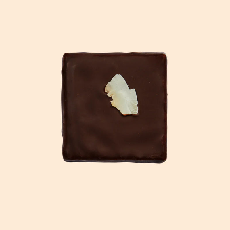 Boîte de Chocolats à la Coconut Grillée et Curcuma